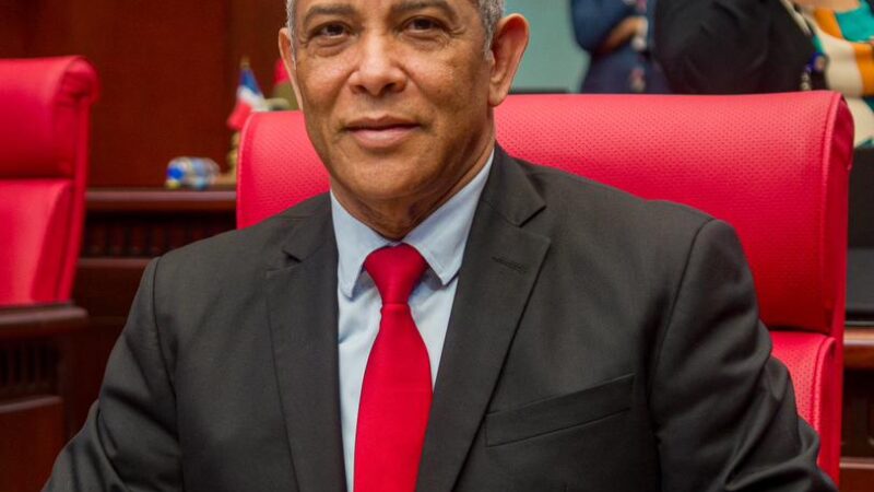 Franklin Romero figura entre los senadores mejor valorados según firma encuestadora Sondeos