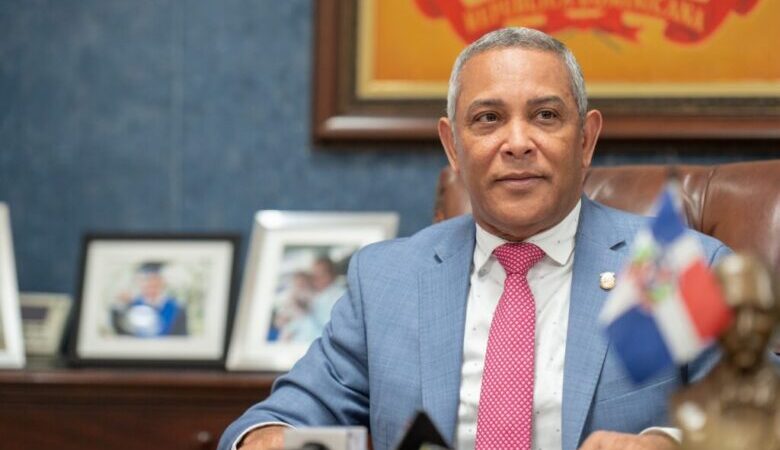 Senador Franklin Romero felicita a los Gigantes de San Francisco por conquistar el campeonato de la LNB