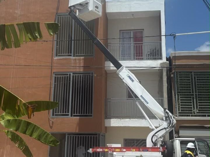 EDEESTE desmantela por tercera ocasión conexión irregular en edificio del sector Los Sotos, Higüey