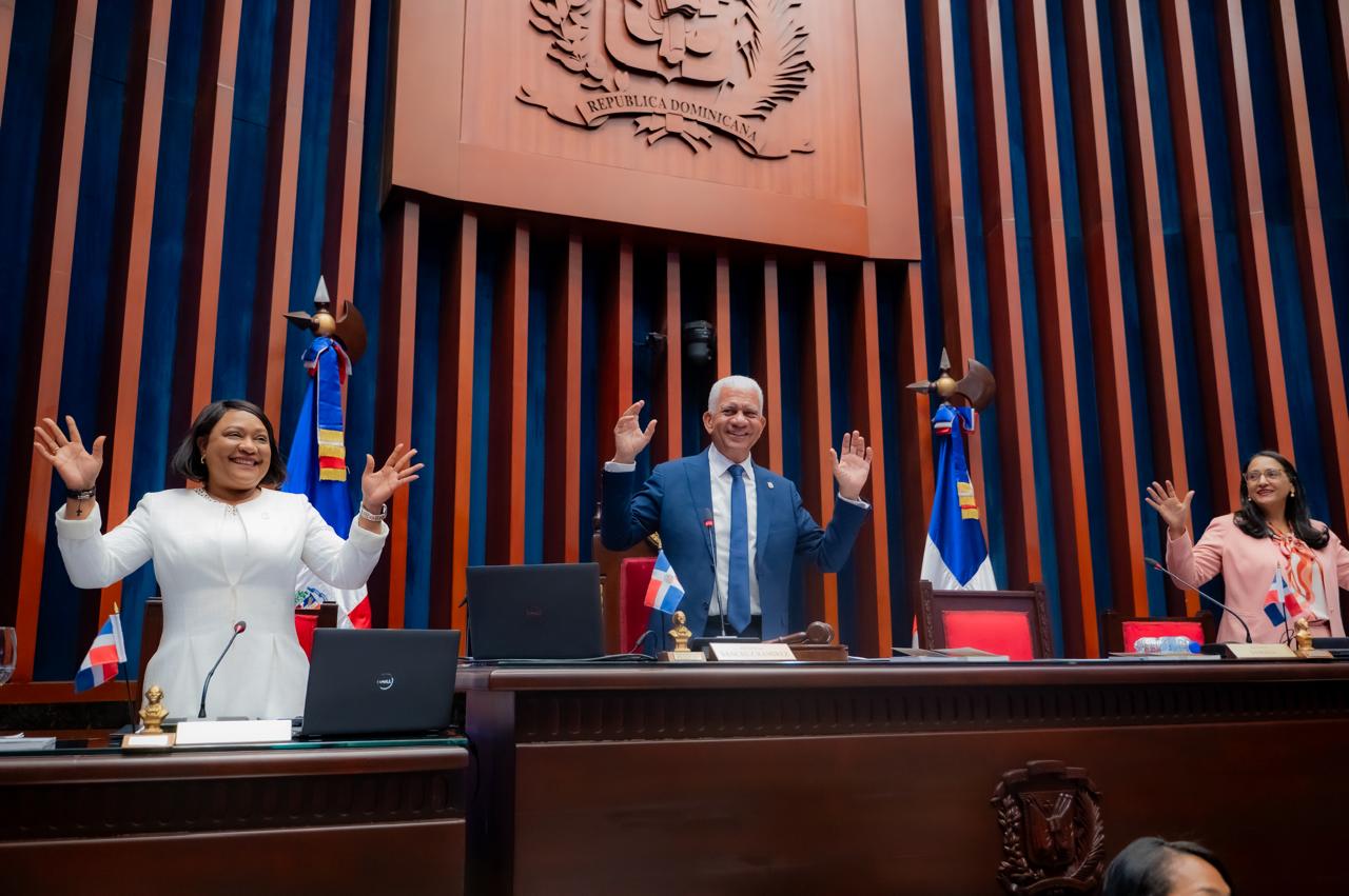 Encuesta sitúa a Ricardo de los Santos entre los senadores con mejor imagen positiva a nivel nacional